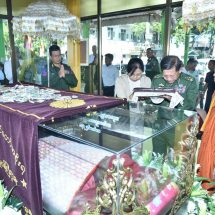 Senior General Min Aung Hlaing pays homage to remains of Dhamma Yatkhita Wuntho Monastery Presiding Nayaka Sayadaw