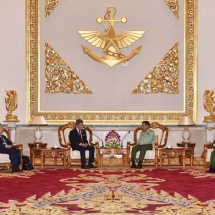 Senior General Min Aung Hlaing receives Singaporean Minister of Foreign Affairs H.E. Mr. Vivian Balakrishnan