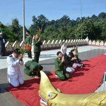 တပ်မတော်ကာကွယ်ရေးဦးစီးချုပ် ဗိုလ်ချုပ်မှူးကြီး မင်းအောင်လှိုင် ပူတာအိုခရိုင် မချမ်းဘော့မြို့နယ်ရှိ၊ ကောင်းမှုလုံစေတီတော်၊ မဟာတေဇဝန္တ ရွှေစည်းခုံစေတီတော်နှင့် မဟာတေဇဝန္တရွှေတိဂုံစေတီတော်တို့အား ဖူးမြော်ကြည်ညို