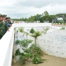 ဒုတိယသမ္မတ ဦးဟင်နရီဗန်ထီးယူနှင့် တပ်မတော်ကာကွယ်ရေးဦးစီးချုပ် ဗိုလ်ချုပ်မှူးကြီး မင်းအောင်လှိုင် ဆွာမြို့ရှိ ဆွာချောင်းရေလှောင်တမံကျိုးပေါက်မှုအခြေအနေများအား သွားရောက်ကြည့်ရှုစစ်ဆေး