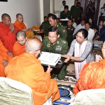 Senior General Min Aung Hlaing pays respects to Venerable Monk of Laos and offers day meal 