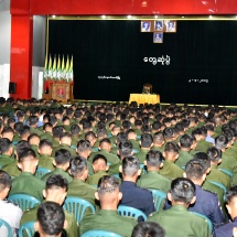 တပ်မတော်ကာကွယ်ရေးဦးစီးချုပ် ဗိုလ်ချုပ်မှူးကြီး မင်းအောင်လှိုင် သံတောင်ကြီးတပ်နယ်ရှိ တပ်မတော်(ကြည်း)တိုက်ခိုက်ရေးကျောင်း(ဘုရင့်နောင်) နှင့် အရာခံ၊အကြပ်ကြီးသင်တန်းကျောင်းရှိ နည်းပြအရာရှိများ၊ သင်တန်းသားအရာရှိ ၊ စစ်သည်များအား တွေ့ဆုံအမှာစကားပြောကြား (ရုပ်သံသတင်း)