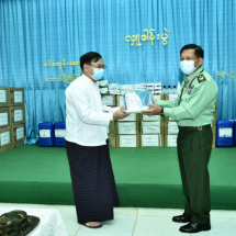 တပ်မတော်ကာကွယ်ရေးဦးစီးချုပ် ဗိုလ်ချုပ်မှူးကြီး မင်းအောင်လှိုင် တောင်ကြီးမြို့၊ စဝ်စံထွန်းဆေးရုံကြီးသို့ COVID-19 ရောဂါ ကာကွယ်၊ ကုသ၊ ထိန်းချုပ်ရေးပစ္စည်းများ၊ ဆေးရုံသုံးပစ္စည်းများနှင့် အာဟာရဖြည့်စားသောက်ဖွယ်ရာများ ပေးအပ်လှူဒါန်း