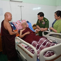 SAC Chairman Commander-in-Chief of Defence Services Senior General Min Aung Hlaing and wife Daw Kyu Kyu Hla inquire about health conditions of Mandalay’s Maha Wizitayone Monastery Sayadaw and injured officers and soldiers performing national defence and security duties