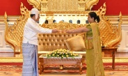 နိုင်ငံ‌တော်စီမံအုပ်ချုပ်ရေးကောင်စီဥက္ကဋ္ဌ နိုင်ငံတော်ဝန်ကြီးချုပ် ဗိုလ်ချုပ်မှူးကြီး မင်းအောင်လှိုင် ထံ မြန်မာနိုင်ငံဆိုင်ရာ သီရိလင်္ကာနိုင်ငံသံအမတ်ကြီး သံအမတ်ခန့်အပ်လွှာပေးအပ်