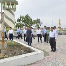 နိုင်ငံတော်စီမံအုပ်ချုပ်ရေးကောင်စီဥက္ကဋ္ဌ နိုင်ငံတော်ဝန်ကြီးချုပ် ဗိုလ်ချုပ်မှူးကြီး မင်းအောင်လှိုင် ရခိုင်ပြည်နယ်၊ စစ်တွေမြို့အတွင်း ပြန်လည်ထူ‌ထောင်ရေးလုပ်ငန်းများ ဆောင်ရွက်နေမှုများကို သွားရောက်ကြည့်ရှုစစ်ဆေး၍ လိုအပ်သည်များ လမ်းညွှန်မှာကြား