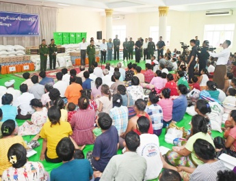 Chairman of State Administration Council Commander-in-Chief of Defence Services Senior General Min Aung Hlaing visits flood victims at Mingala Byuha Sasana Beikman relief camp in Pyinmana, gives words of encouragement and aid