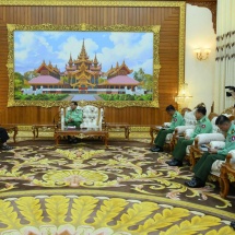 နိုင်ငံတော်စီမံအုပ်ချုပ်ရေးကောင်စီဥက္ကဋ္ဌတပ်မတော်ကာကွယ်ရေးဦးစီးချုပ်ဗိုလ်ချုပ်မှူးကြီးမင်းအောင်လှိုင်အားတစ်နိုင်ငံလုံးပစ်ခတ်တိုက်ခိုက်မှုရပ်စဲရေးသဘောတူစာချုပ်(NCA)(၈)နှစ်မြောက်နှစ်ပတ်လည်နေ့အခမ်းအနားသို့တက်ရောက်ခဲ့သောကရင်တိုင်းရင်းသားခေါင်းဆောင် စောမူတူးစေးဖိုး ဦးဆောင်သည့်အဖွဲ့မှ လာရောက်တွေ့ဆုံနှုတ်ဆက်