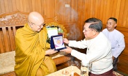 SAC Chairman Prime Minister Senior General Min Aung Hlaing pays homage to Sangharaja Sayadaw of Cambodia and party