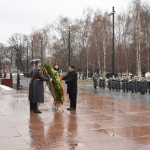 Chairman of State Administration Council Prime Minister Senior General Min Aung Hlaing lays wreath at Tomb of the Unknown Soldier in Moscow